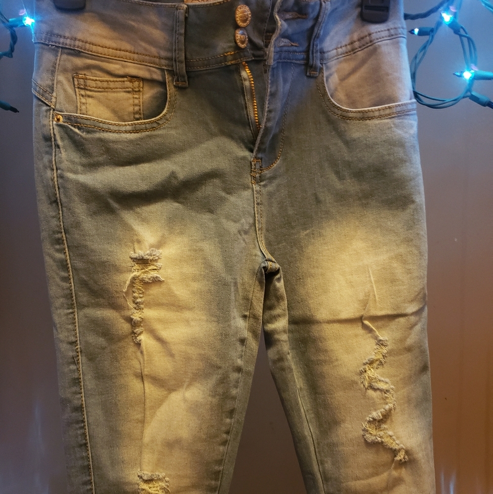 "Raw" Light Wash Skinny Jean's Size 5 or 27in